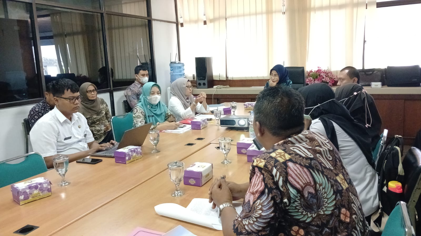 <h4><b>Fasilitasi raperda penanaman modal dibiro hukum prov jateng</b></h4>