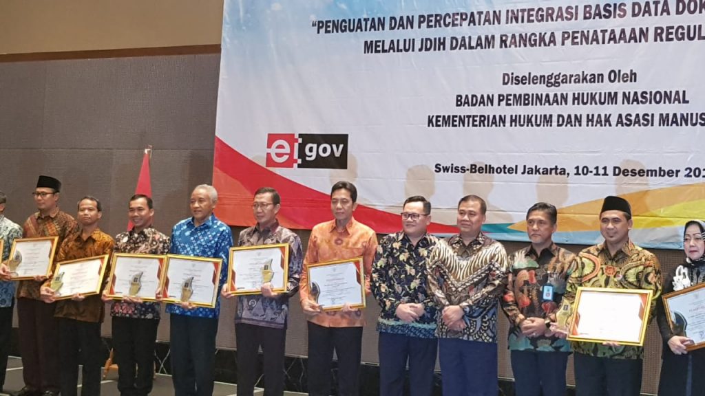 <h4><b>Peringkat 3 Pengelola JDIH Terbaik Kategori Kabupaten Tingkat Nasional</b></h4>